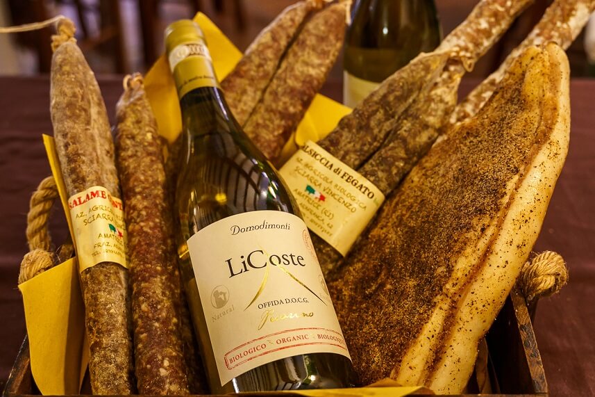 guanciale salame e vino biologico da amatrice nel ristorante bruno alla lungaretta a trastevere - a Trastevere da guanciale salame e vino biologico da amatrice nel ristorante bruno alla lungaretta a trastevere
