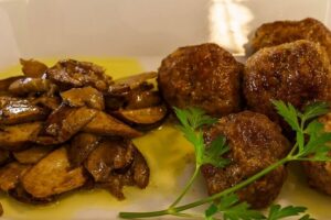 polpettine di vitello con funghi porcini trifolati - a Trastevere da polpettine di vitello con funghi porcini trifolati