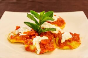 ravioli fatti in casa con melanzane e crema di San Marzano e stracciatella - a Trastevere da ravioli fatti in casa con melanzane e crema di San Marzano e stracciatella