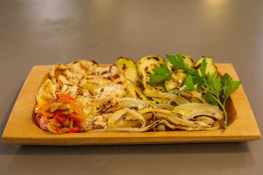 tagliere con verdure grigliate da bruno alla lungaretta a trastevere - a Trastevere da tagliere con verdure grigliate da bruno alla lungaretta a trastevere